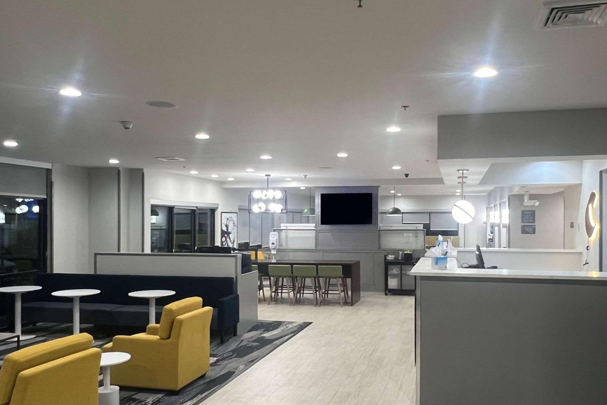 Comfort Suites Mobile-South Alabama University Area Bagian luar foto
